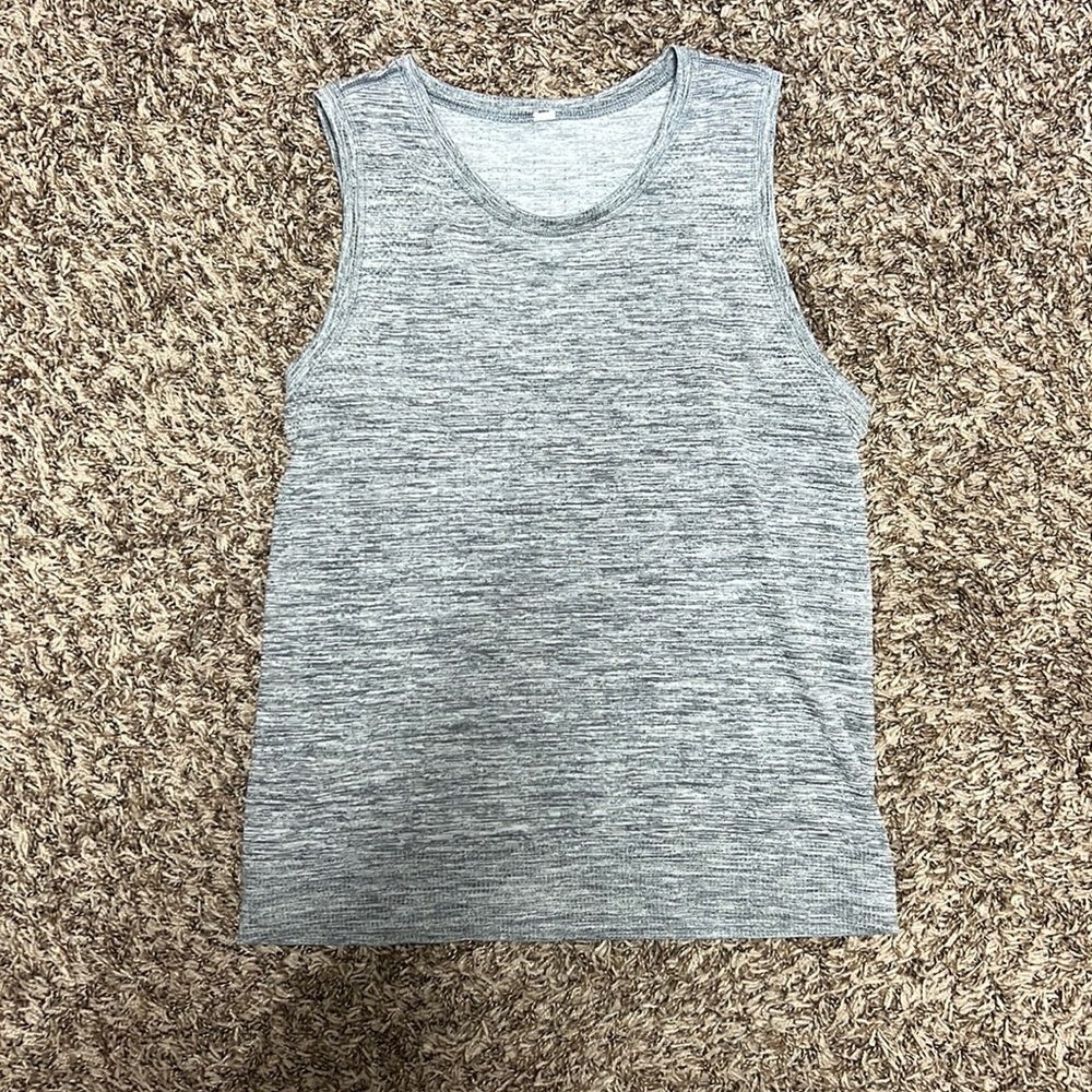 Athlete In Motion seamless heathers tank size small in grey